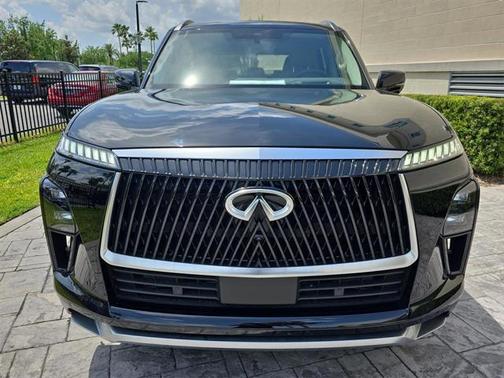 2025 INFINITI QX80 Luxe