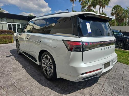 2026 INFINITI QX80 Luxe