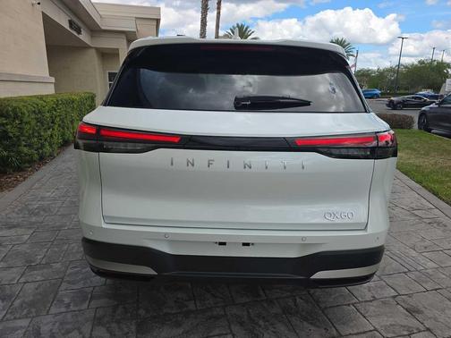Radiant White 2026 INFINITI QX60 LUXE FWD