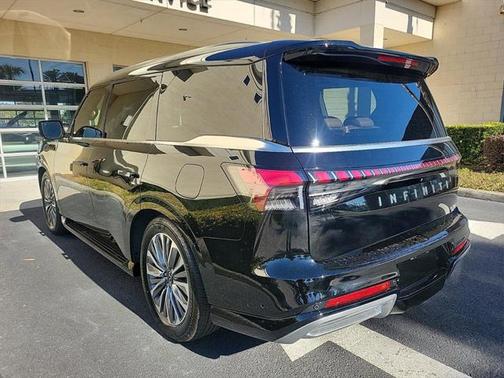 2025 INFINITI QX80 Luxe