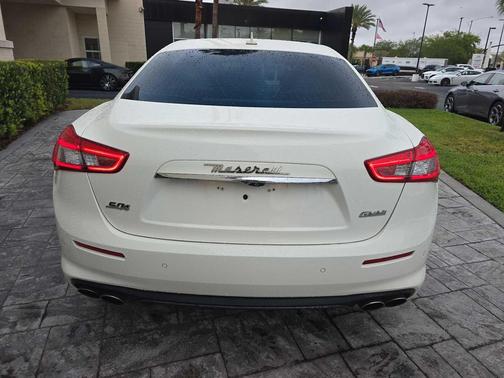 Bianco 2019 Maserati Ghibli S Q4