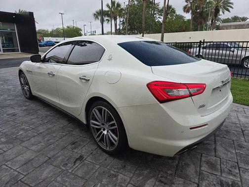 Bianco 2019 Maserati Ghibli S Q4