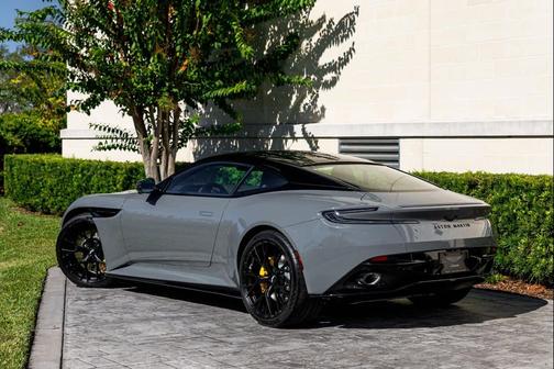 2026 Aston Martin DB12 2 DR COUPE