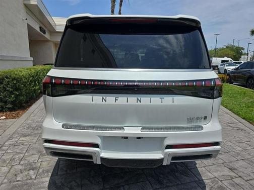 2025 INFINITI QX80 Luxe