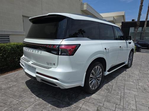 2025 INFINITI QX80 Luxe