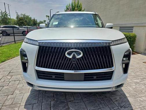2025 INFINITI QX80 Luxe