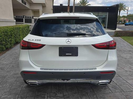 Polar White 2021 Mercedes-Benz GLA 250 Base 4MATIC