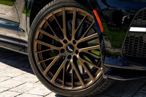 2025 Aston Martin DBX 707