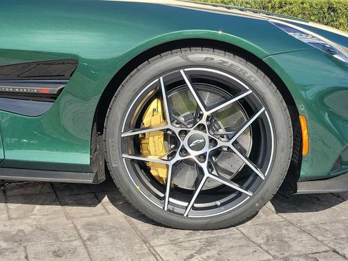 2025 Aston Martin Vanquish V12