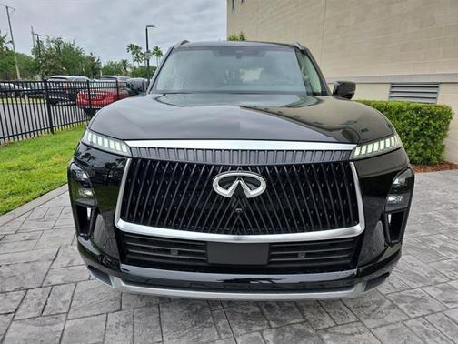 2025 INFINITI QX80 Luxe