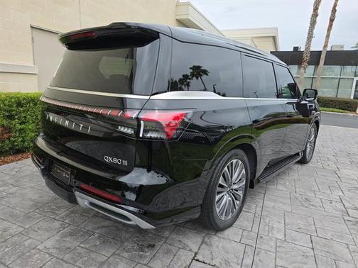 2025 INFINITI QX80 Luxe