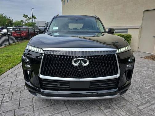 2025 INFINITI QX80 Luxe