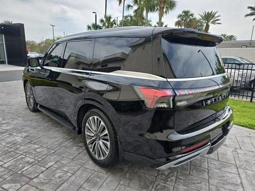 2025 INFINITI QX80 Luxe