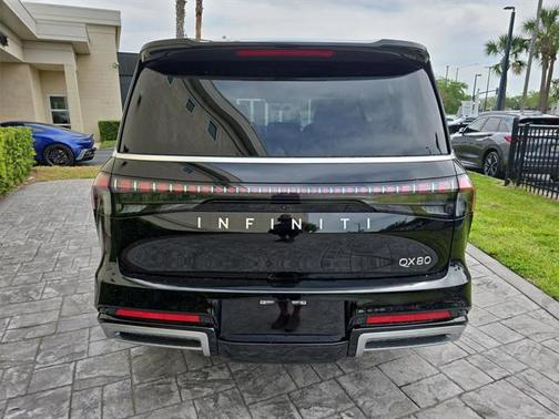2025 INFINITI QX80 Luxe