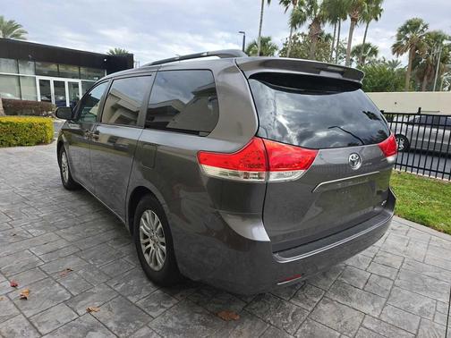 2014 Toyota Sienna XLE