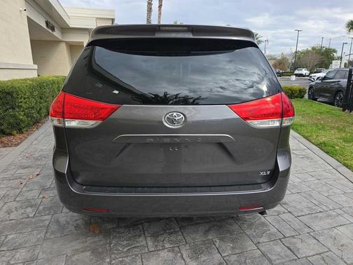 2014 Toyota Sienna XLE