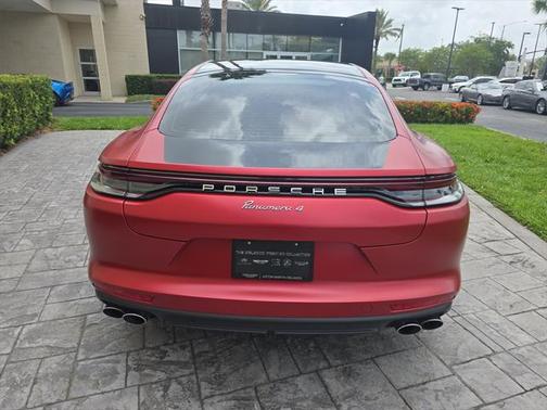 2023 Porsche Panamera 4