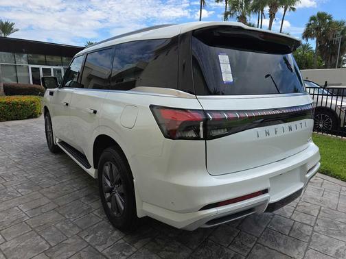 2026 INFINITI QX80 PURE