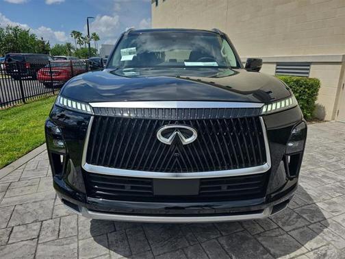 2025 INFINITI QX80 Luxe