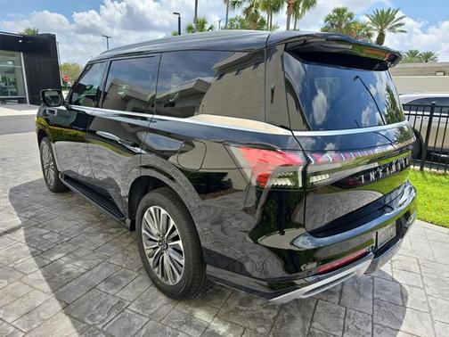 2025 INFINITI QX80 Luxe