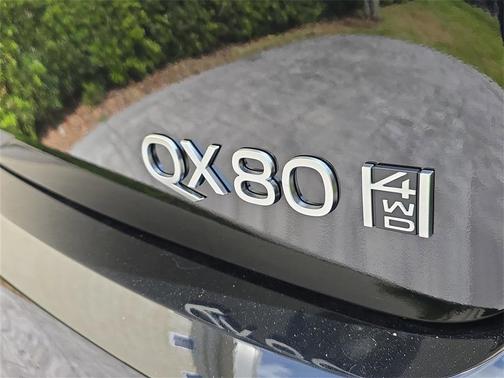 2025 INFINITI QX80 Luxe
