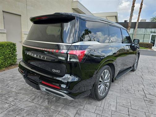 2025 INFINITI QX80 Luxe