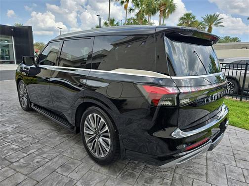 2025 INFINITI QX80 Luxe