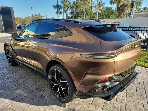 2025 Aston Martin DBX 707