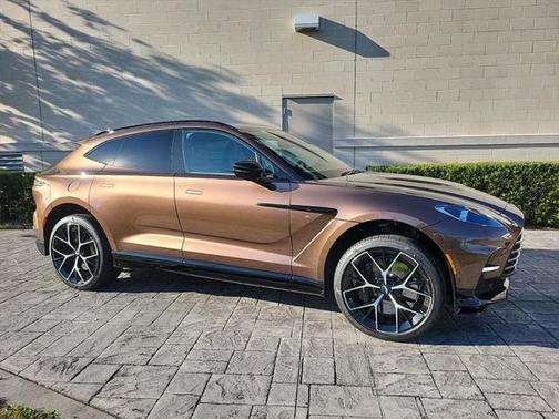 2025 Aston Martin DBX 707