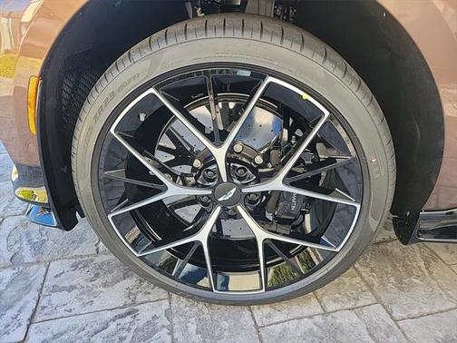 2025 Aston Martin DBX 707