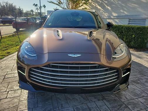 2025 Aston Martin DBX 707