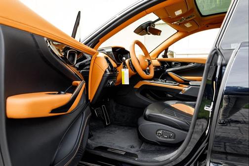2025 Aston Martin DBX 707