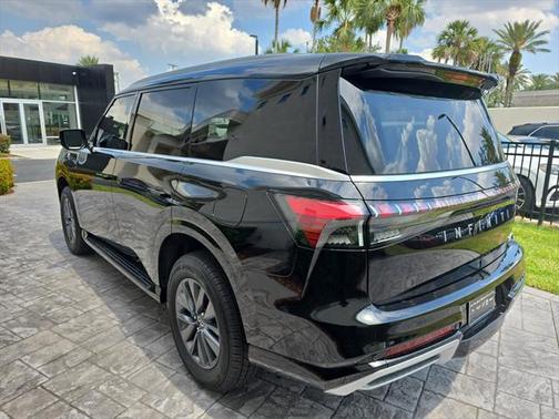 2025 INFINITI QX80 PURE