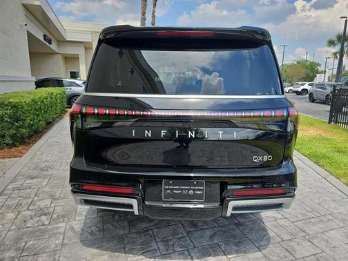 2025 INFINITI QX80 PURE