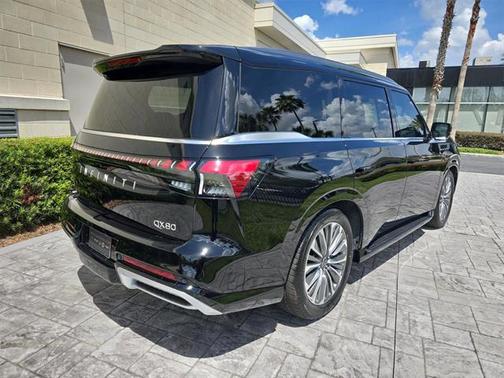 2025 INFINITI QX80 Luxe