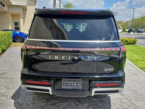 2025 INFINITI QX80 Luxe
