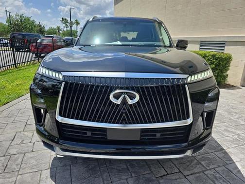 2025 INFINITI QX80 Luxe