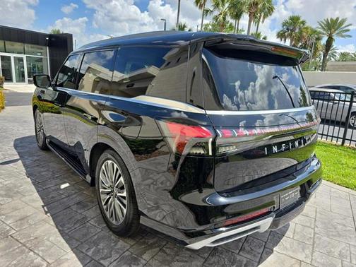 2025 INFINITI QX80 Luxe