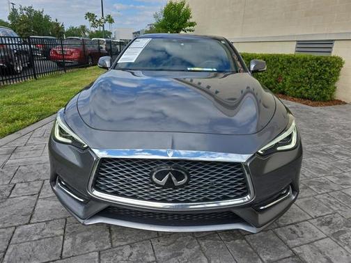 2022 INFINITI Q60 LUXE