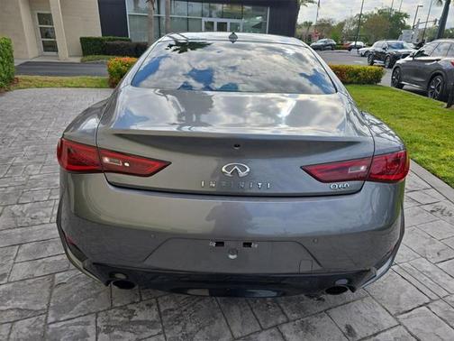 2022 INFINITI Q60 LUXE