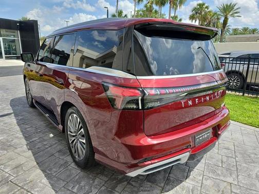 2025 INFINITI QX80 Luxe