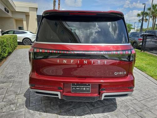 2025 INFINITI QX80 Luxe