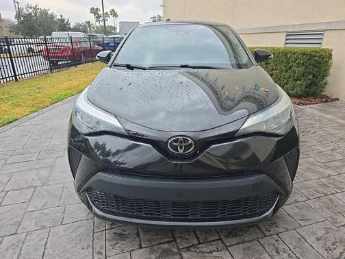 2022 Toyota C-HR XLE