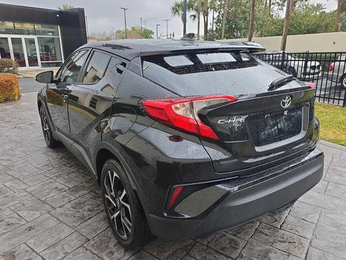 2022 Toyota C-HR XLE