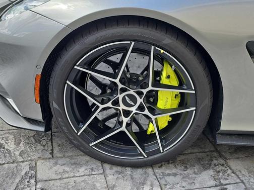 2025 Aston Martin Vanquish V12