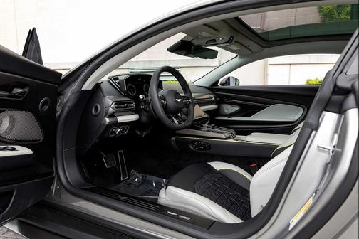 2025 Aston Martin Vanquish V12