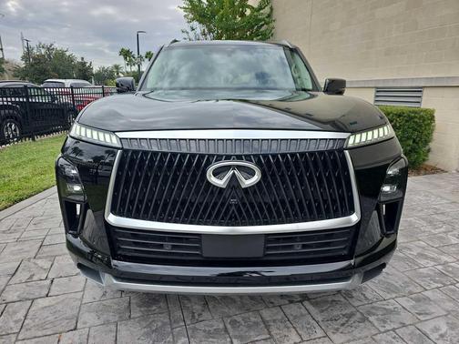 2025 INFINITI QX80 Luxe
