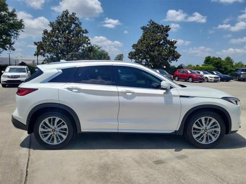 2023 INFINITI QX50 LUXE