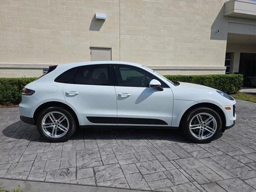 2021 Porsche Macan Base