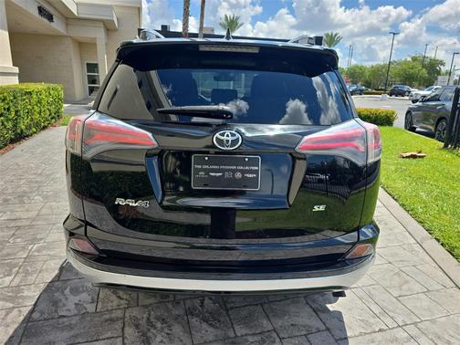 2018 Toyota RAV4 SE